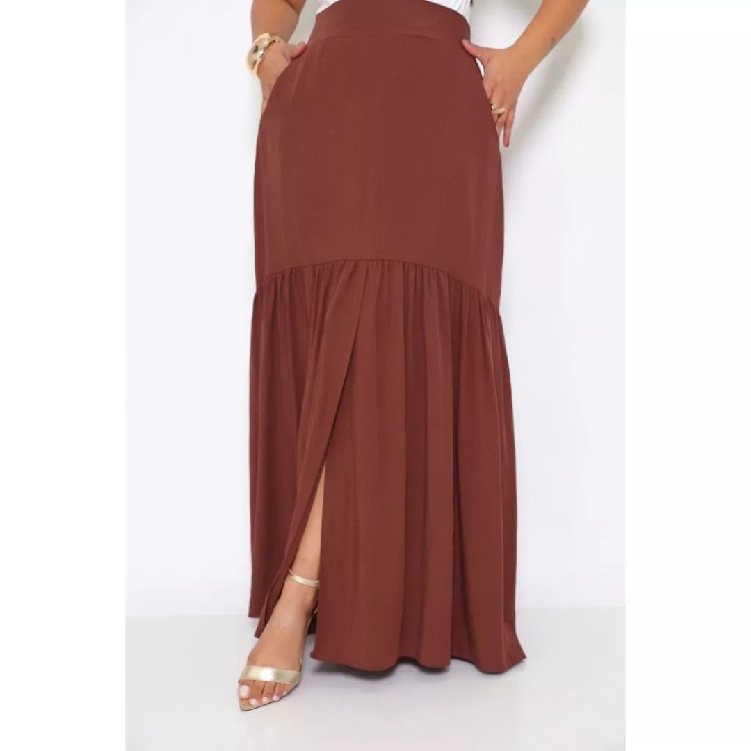 Saia Feminina Longa com Fenda Frontal, Detalhe Franzido e Tecido Viscolinho